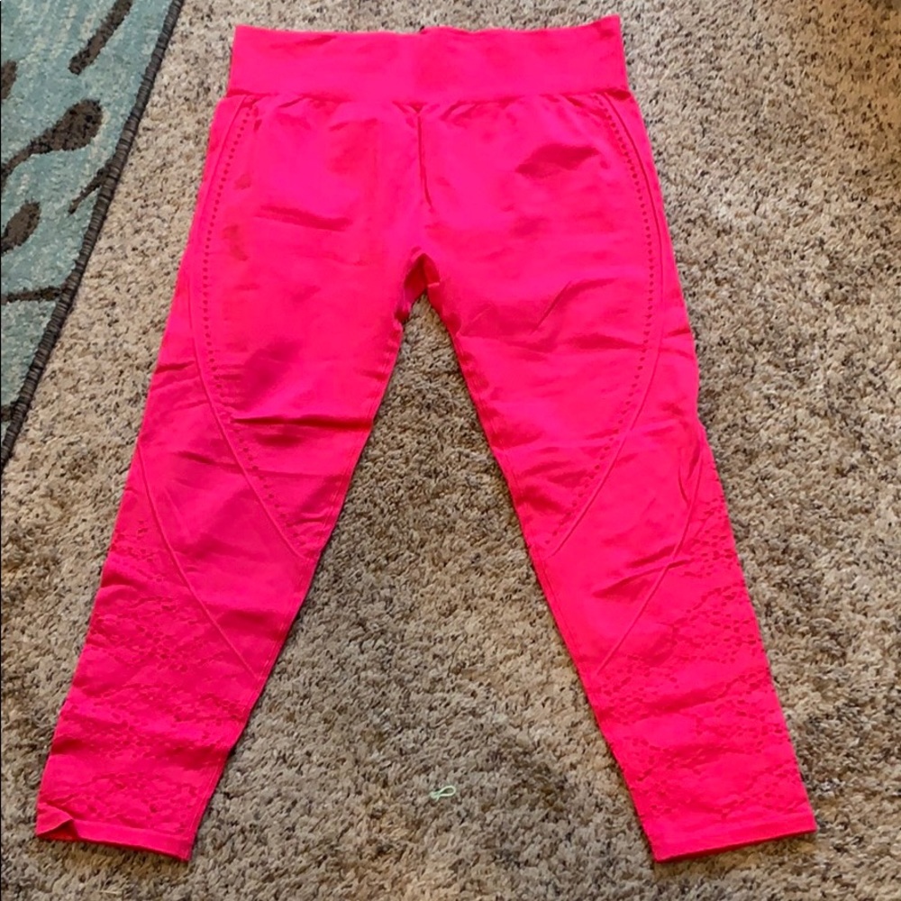 Fabletics Seamless High-Waisted Capri